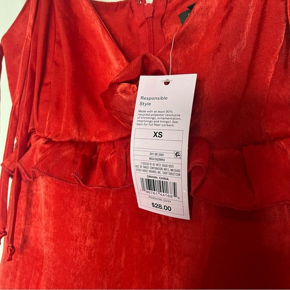 Elegant Red Silk Dress - Picture 4 of 5